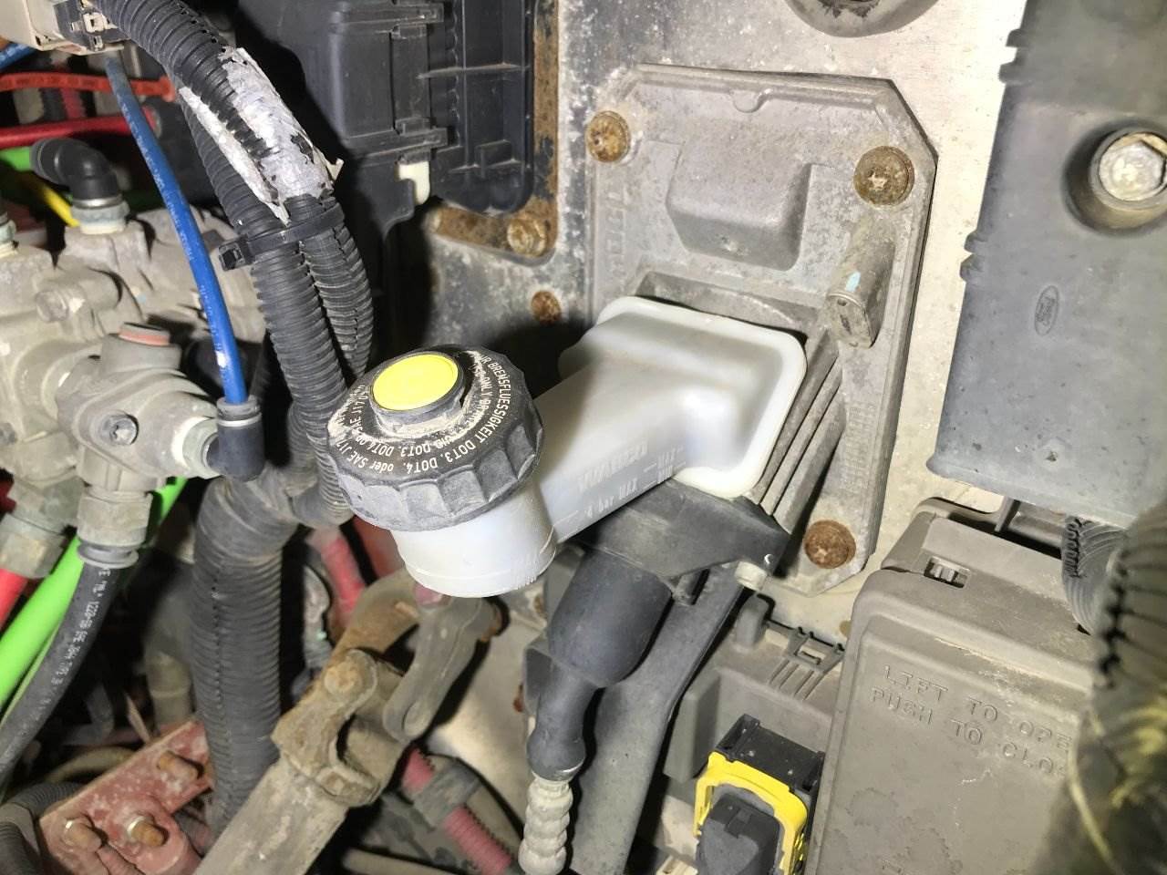 2014 Wabco 9650019002 Clutch Master Cylinder for a Freightliner