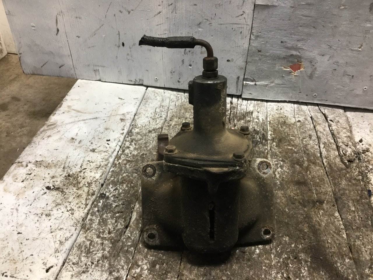 2006 Clutch Slave Cylinder for a VOLVO VNL For Sale Sioux Falls, SD