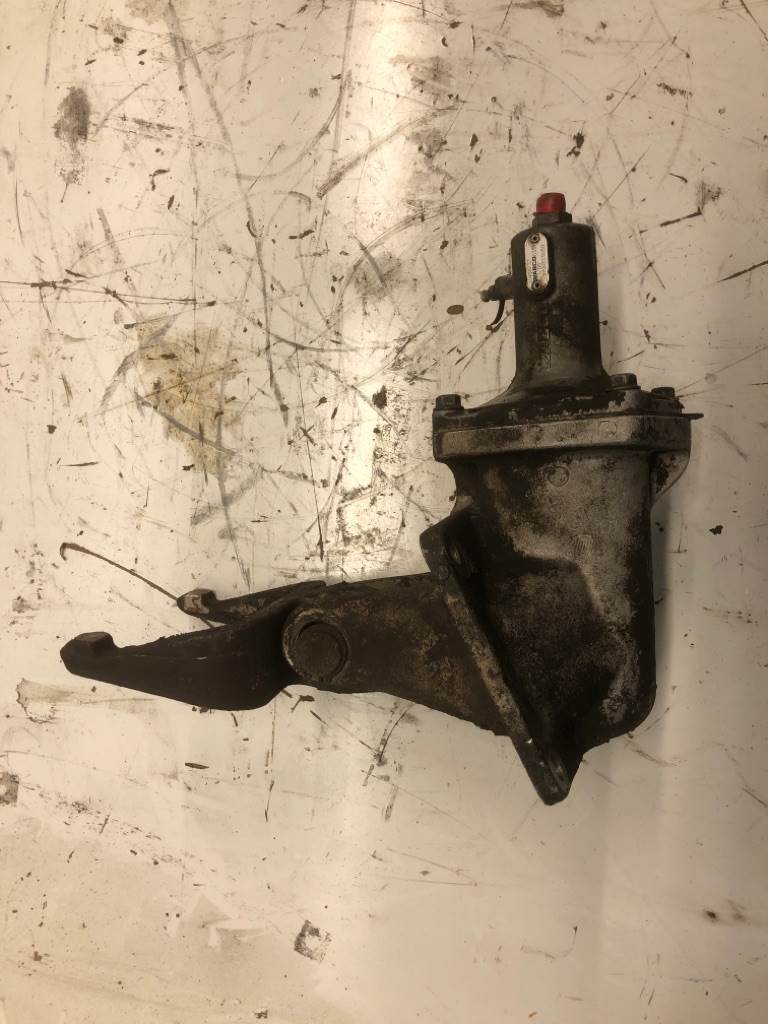 2006 Wabco 9700515030 Clutch Slave Cylinder for a Volvo VNL For Sale
