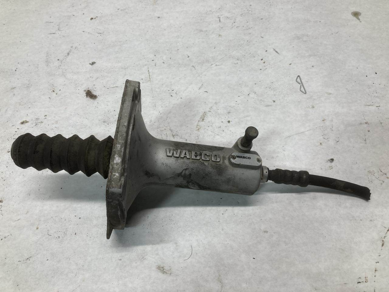 2013 Wabco 9700515030 Clutch Slave Cylinder for a Freightliner Cascadia