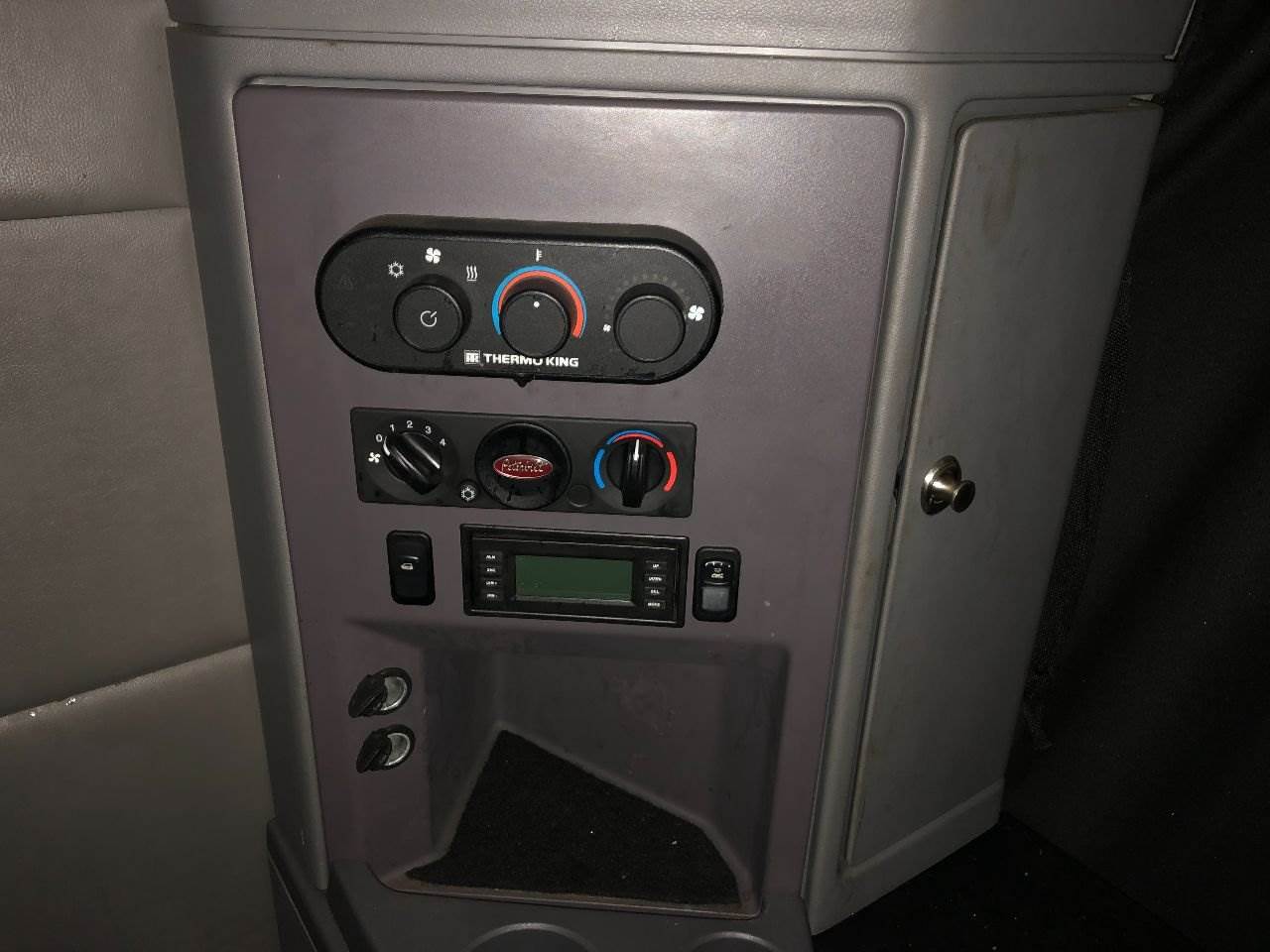 2016 Peterbilt 579 Console For Sale Winimac, IN 25406334