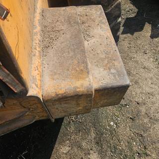 Case 621 Counterweight