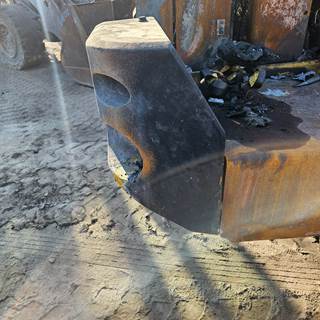 Caterpillar 938M Counterweight