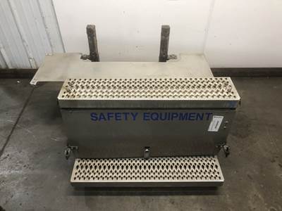 Cummins ISX DPF Cover for a Peterbilt 386