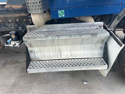 Cummins ISX DPF Cover for a Kenworth T800