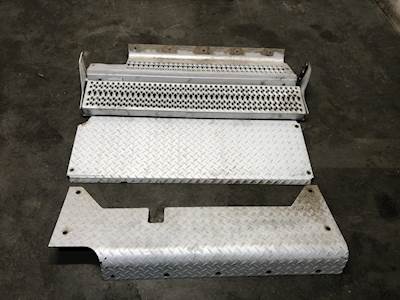 Cummins ISX11.9 DPF Cover for a Peterbilt 365