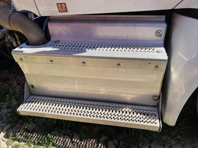 Cummins ISX15 DPF Cover for a Peterbilt 579