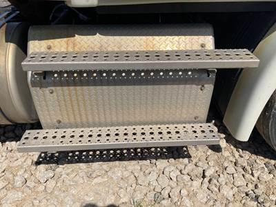 Detroit DD13 DPF Cover for a Freightliner Cascadia