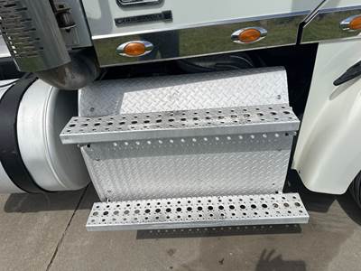 Detroit DD13 DPF Cover for a Freightliner Coronado