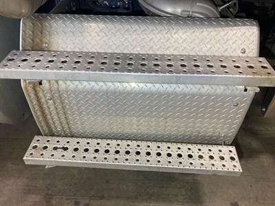 Detroit DD15 DPF Cover for a Freightliner 122SD