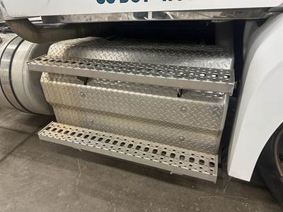 Detroit DD15 DPF Cover for a Western Star 49X