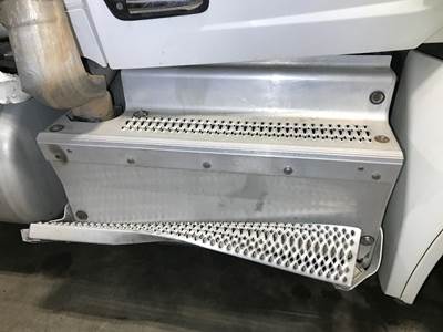 Paccar MX-13 DPF Cover for a Peterbilt 579