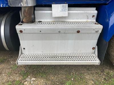 Paccar MX-13 DPF Cover for a Peterbilt 579