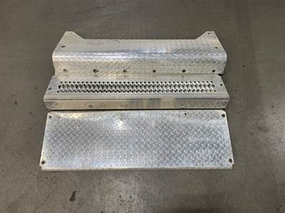 Paccar MX-13 DPF Cover for a Peterbilt 389