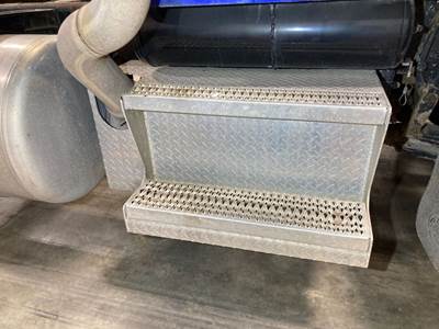 Paccar PX-8 DPF Cover for a Peterbilt 340