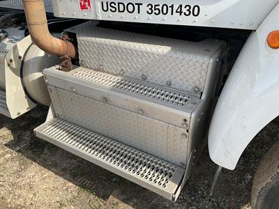 Paccar PX-9 DPF Cover for a Peterbilt 382