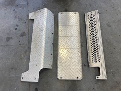 Paccar PX-9 DPF Cover for a Peterbilt 382