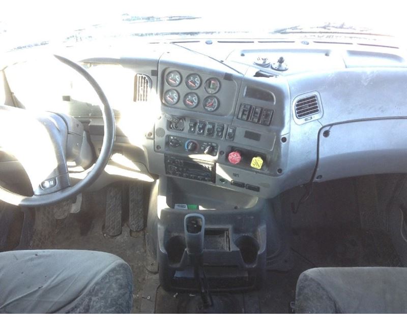 2000 Sterling AT9522 Dash Assembly For Sale Spencer, IA 24387420