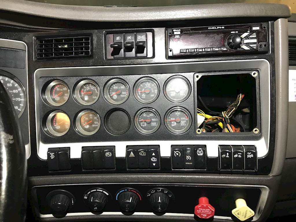 2013 Kenworth T660 Dash Panel For Sale Kansas City, MO 24930439