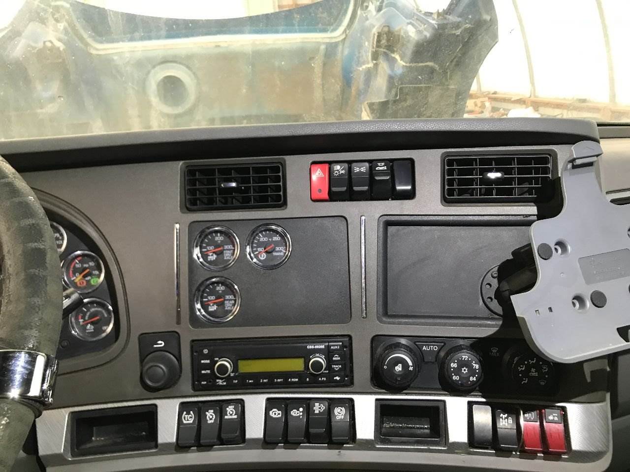 2017 Kenworth T680 Dash Panel For Sale Council Bluffs, IA 25563141