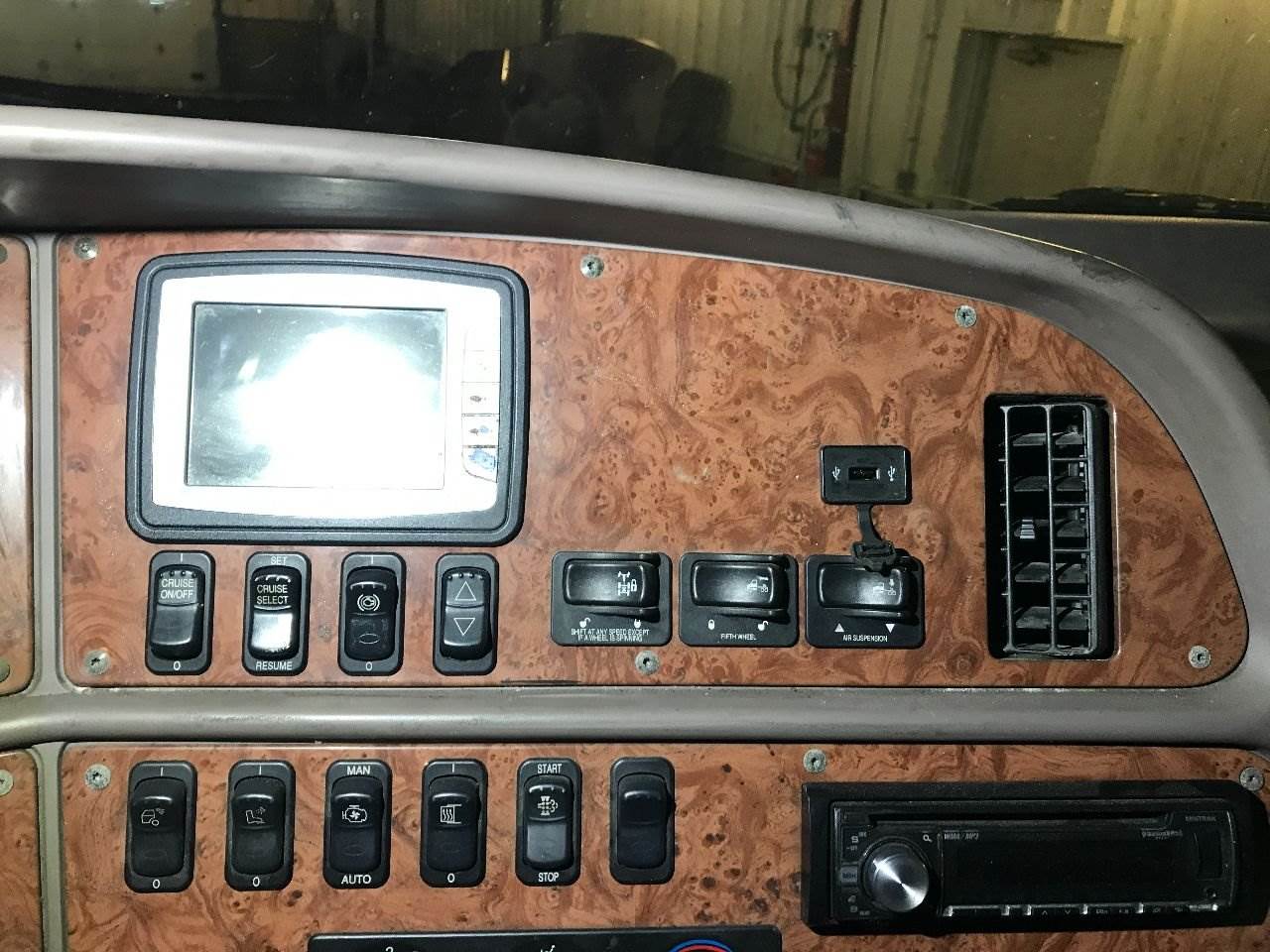 2010 Peterbilt 387 Dash Panel For Sale Kansas City, MO 25003127