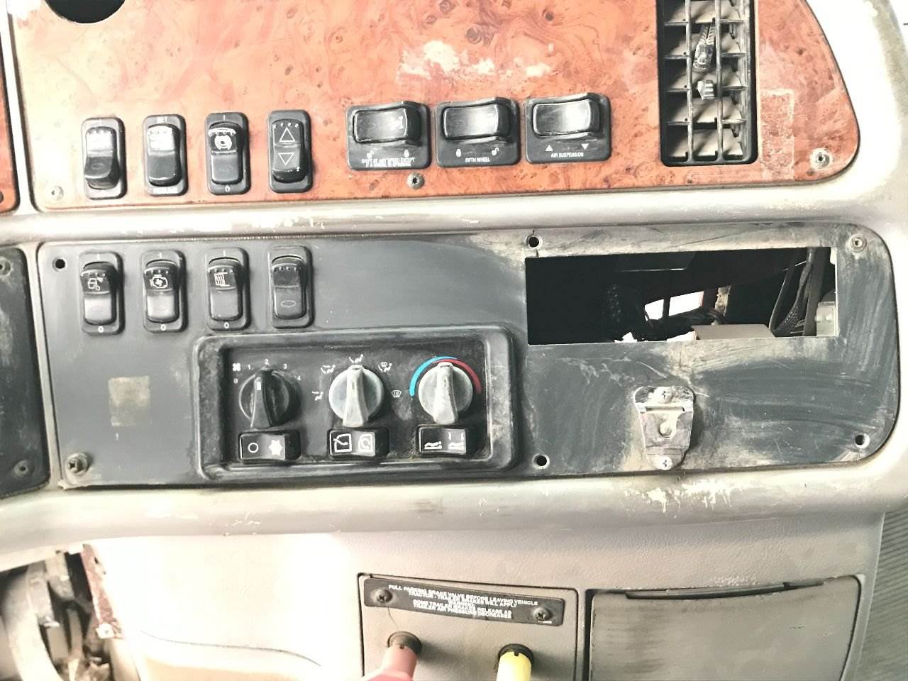2004 Peterbilt 387 Dash Panel For Sale Council Bluffs, IA 25323002