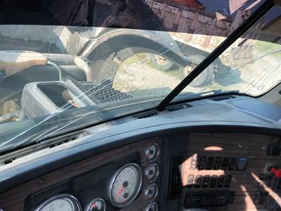 Freightliner Coronado 122 SD Dashboard Assembly for a Freightliner 122SD