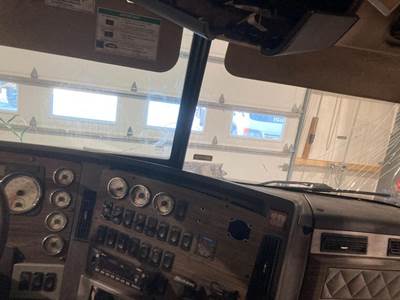 Freightliner Coronado 122 SD Dashboard Assembly for a Freightliner 122SD