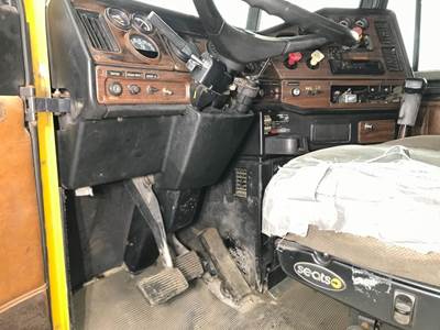 Freightliner FLD112 Dashboard Assembly