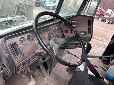Freightliner FLD112 Dashboard Assembly