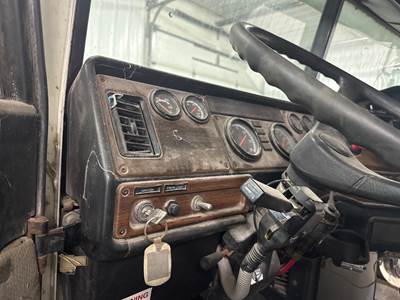 Freightliner FLD112 Dashboard Assembly