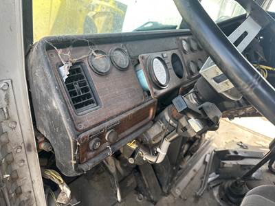 Freightliner FLD112 Dashboard Assembly