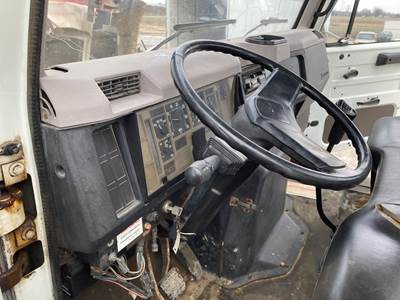 International 4900 Dashboard Assembly