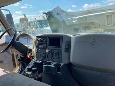 International DuraStar 4300 Dashboard Assembly for a International Durastar (4300)