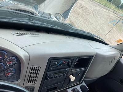 International DuraStar 4300 Dashboard Assembly for a International Durastar (4300)