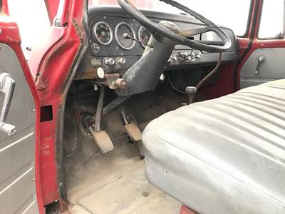 International Loadstar 1800 Dashboard Assembly for a International 1800 Loadstar