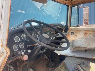 International Loadstar 1800 Dashboard Assembly for a International 1800 Loadstar
