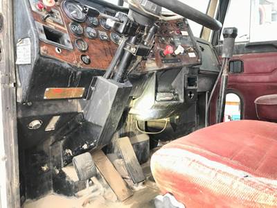 Peterbilt 375 Dashboard Assembly