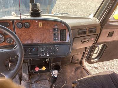 Peterbilt 385 Dashboard Assembly