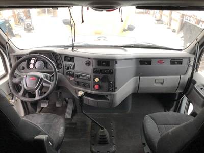 Peterbilt 587 Dashboard Assembly