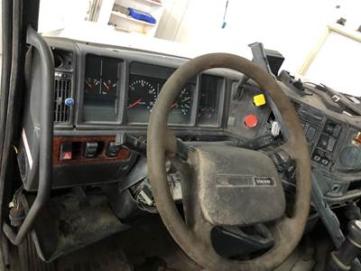 Volvo VNL Dashboard Assembly