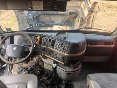Volvo VNL Dashboard Assembly