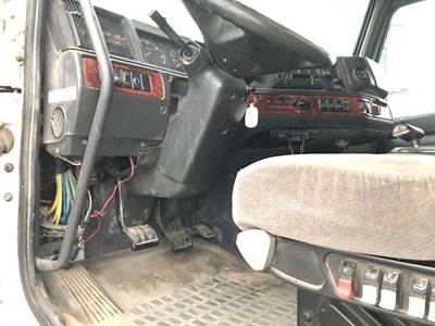 Volvo VNL Dashboard Assembly
