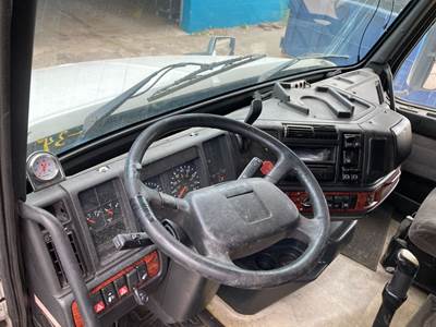 Volvo VNL Dashboard Assembly