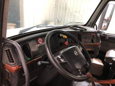 Volvo VNL Dashboard Assembly