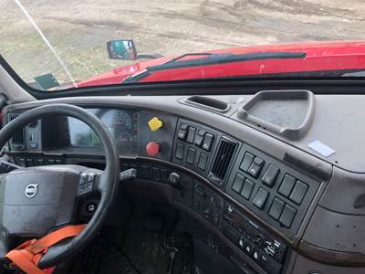 Volvo VNL Dashboard Assembly