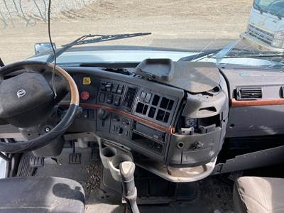 Volvo VNL Dashboard Assembly