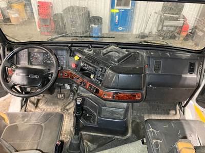 Volvo VNL Dashboard Assembly