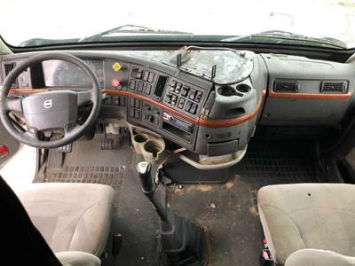 Volvo VNL Dashboard Assembly