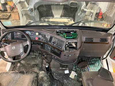 Volvo VNL Dashboard Assembly